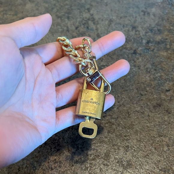 Louis Vuitton #316 Lock and Key Gold Brass with new unbranded chain - Picture 5 of 7
